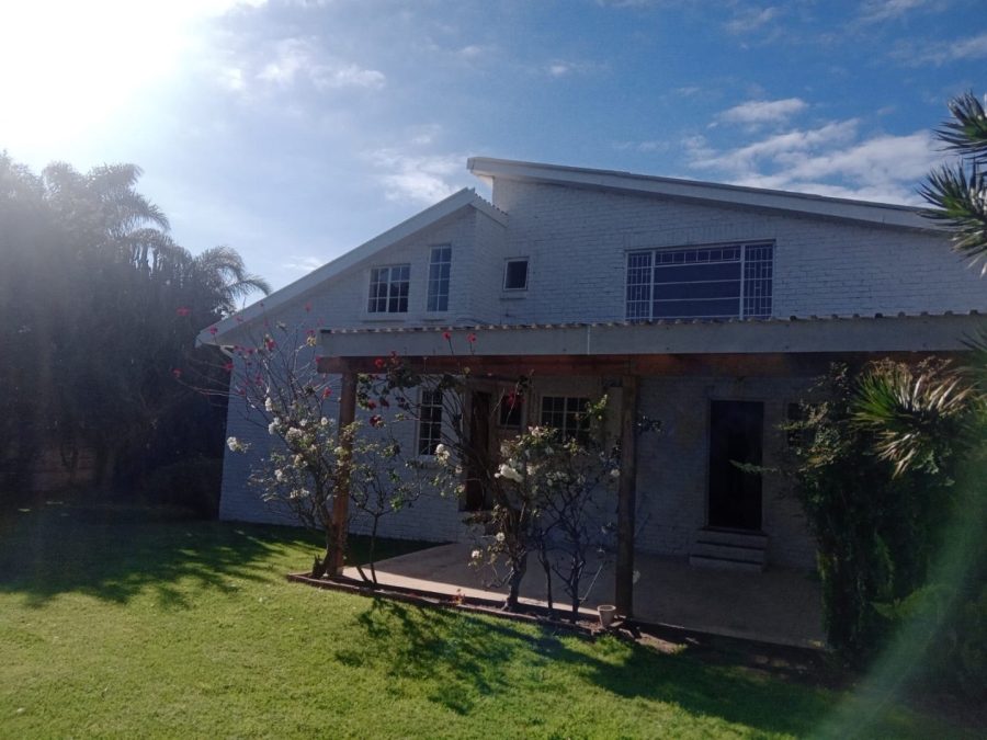 4 Bedroom Property for Sale in Noorsekloof Eastern Cape